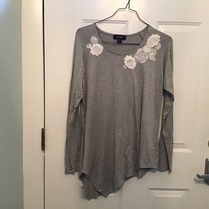 Grey tunic with white flowers
